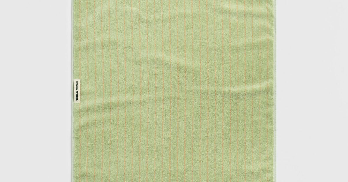 Terry bath towel' in light moss stripes • Graanmarkt 13
