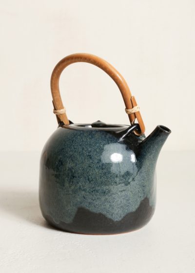Tea pot with bamboo handle (M) by 