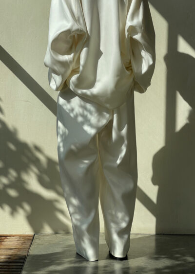 'Pasch' in ivoire by Sofie D'hoore