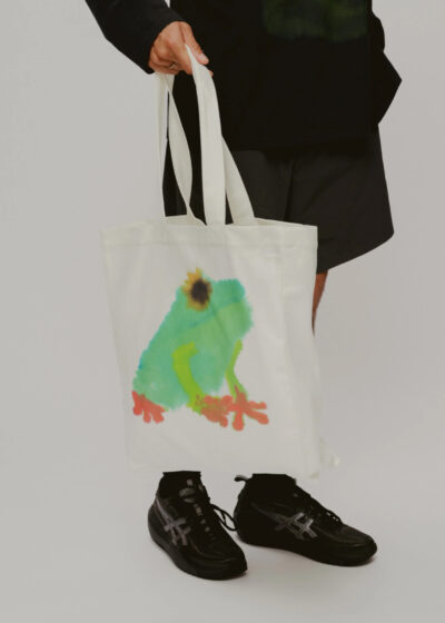 'Tote bag' frog by Wild Animals