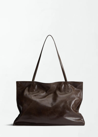 'Yumi sling' in umber by Maeden