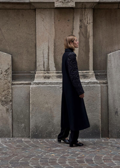 'Victoria coat' in black by Lutz Huelle
